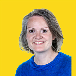 Portrait photo of author Zoe Van-Helmond